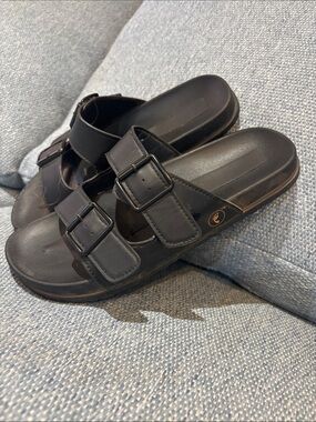 Earthing black slides! Size 9